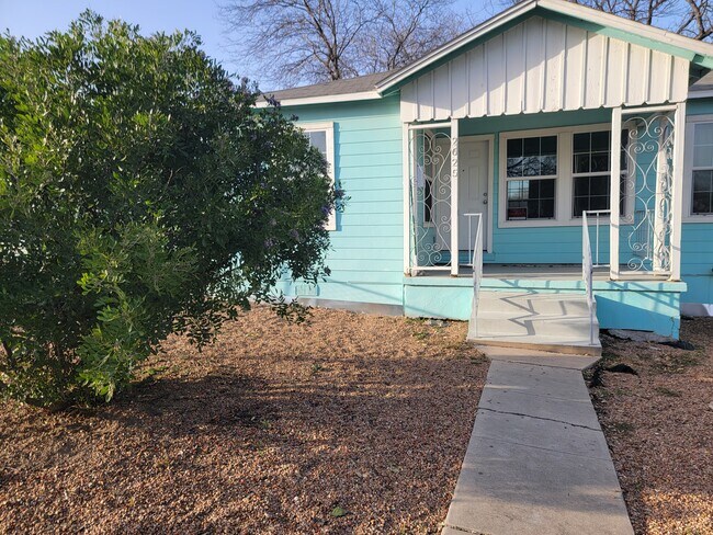 Primary Photo - 2625 Cincinnati Ave