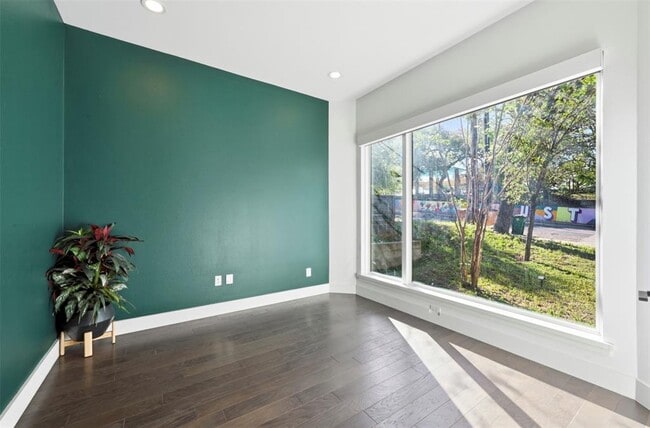 Building Photo - 904 Catalpa St