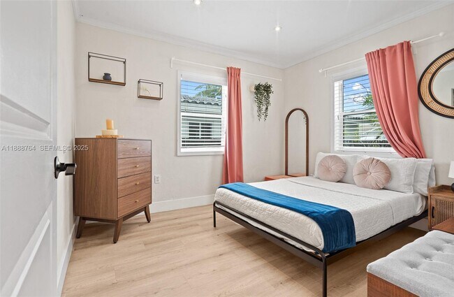 Building Photo - 1636 Arthur St