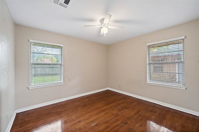 Building Photo - 4310 Ebbtide Dr