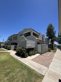 Building Photo - 850 S River Dr