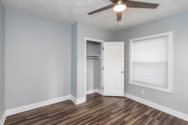 Building Photo - 482 E Jenkins Ave