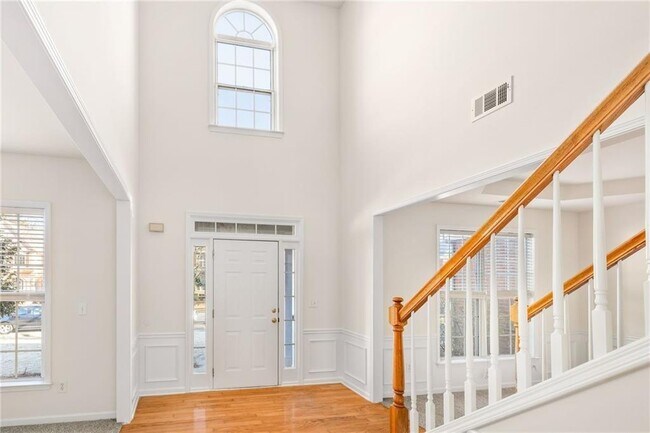 Building Photo - 350 Gaines Oak Way