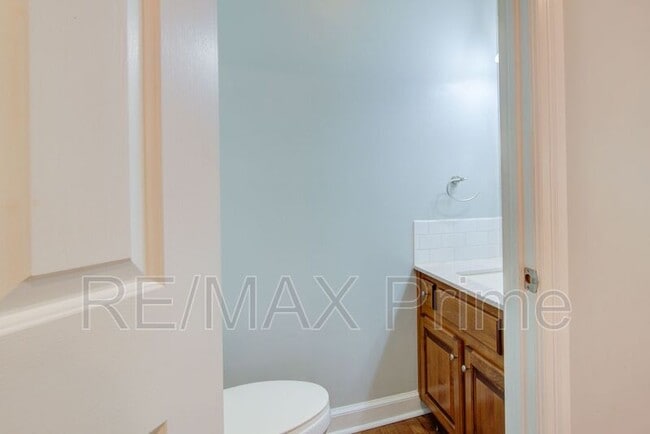 Building Photo - 1229 Llewellyn Ave