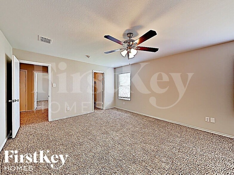 Building Photo - 2801 Spencer Cir