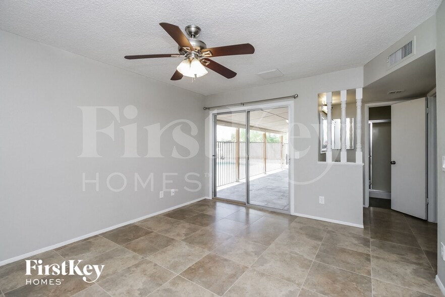 Building Photo - 2331 E Alameda Dr