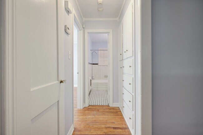 Building Photo - 912 Garver St