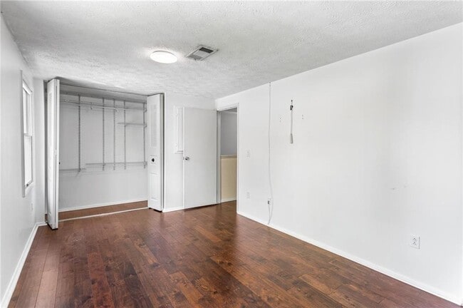 Building Photo - 8827 Applegate Ln
