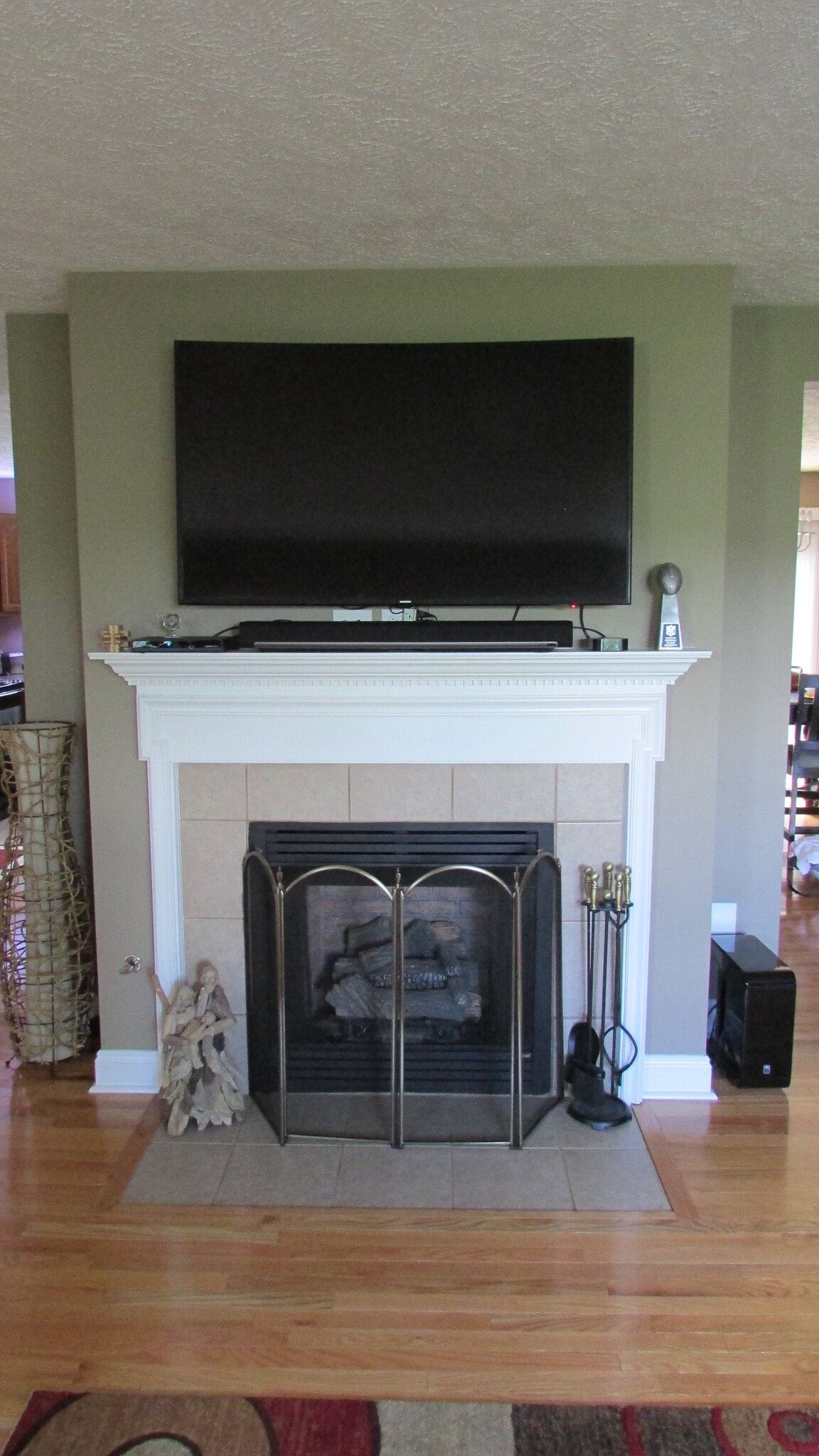 Gas fireplace - 720 Oaktree Blvd