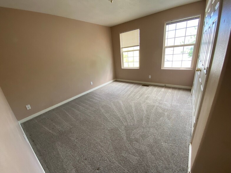 Building Photo - 4169 NW Pinion Cir