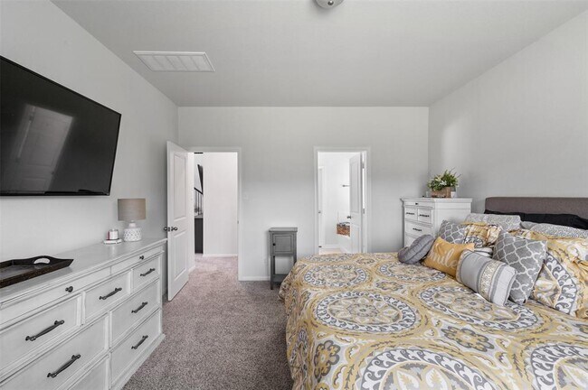 Building Photo - 5872 Strawflower Ln