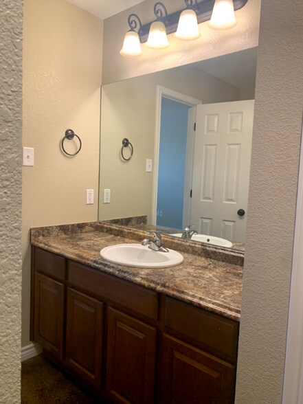 Building Photo - 5209 Graceland Dr