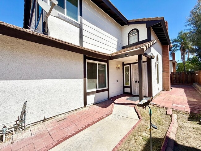 Building Photo - Gated 3 Bedroom 2.5 Bath Home with Bonus Room & Private Balcony