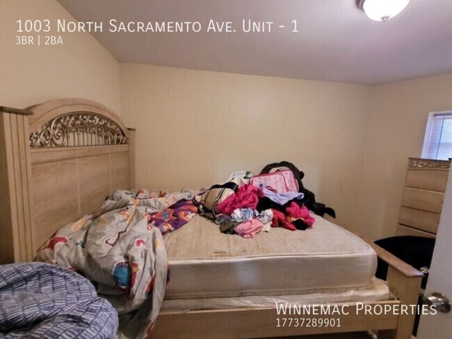 Building Photo - 1003 N Sacramento Ave