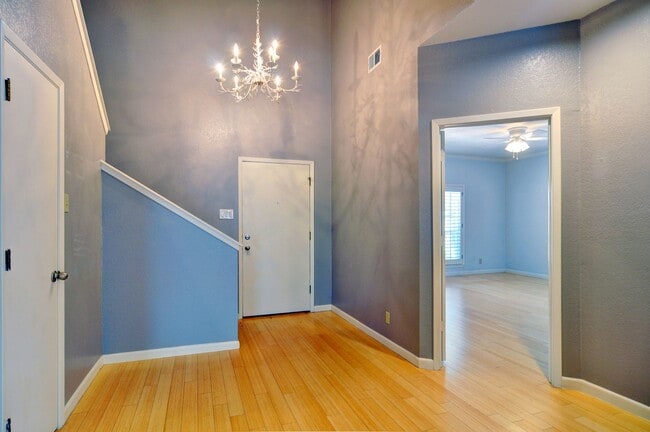 Building Photo - 3 Bedroom Home - Ridglea Country Club Estates