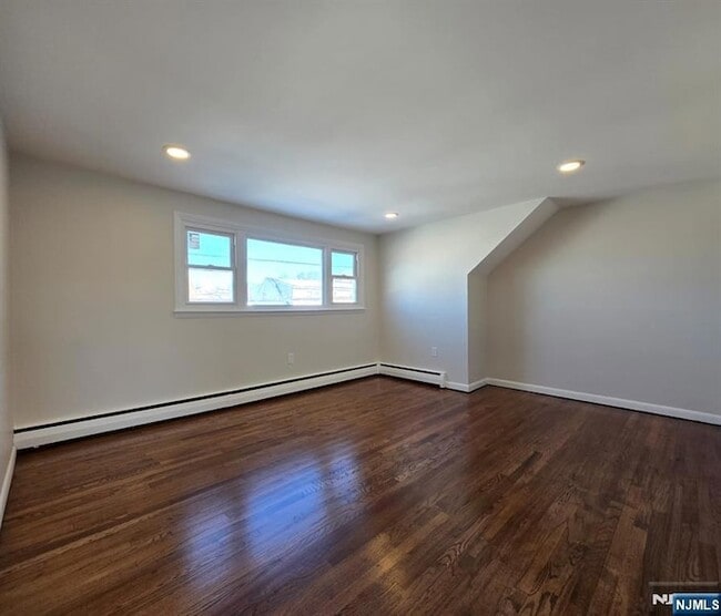 Building Photo - 73 Hillcrest Ave