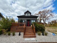 Building Photo - Fully Furnished And Updated 4 bedroom 2 bath house for Lease