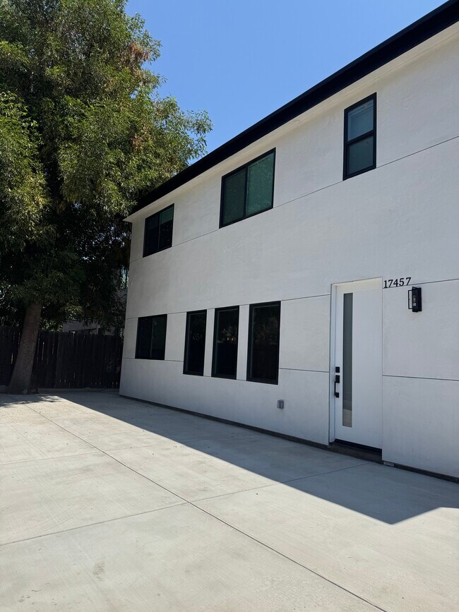 Primary Photo - 17457 Bullock St