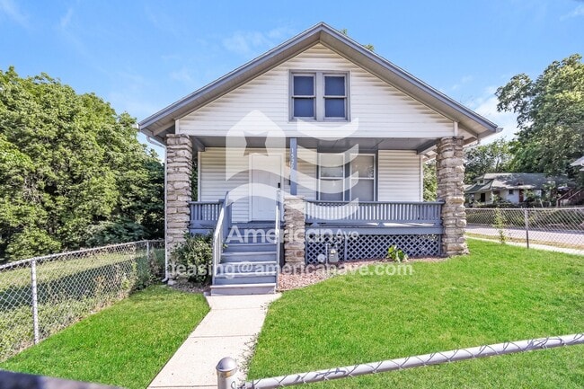 Building Photo - 1520 E 42nd St