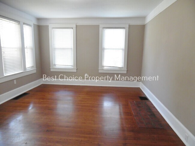 Building Photo - 517 Creswell Ave