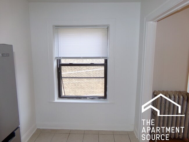 Building Photo - 1619 W Morse Ave