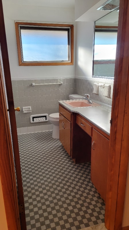 Building Photo - 404 Crestwood Ct