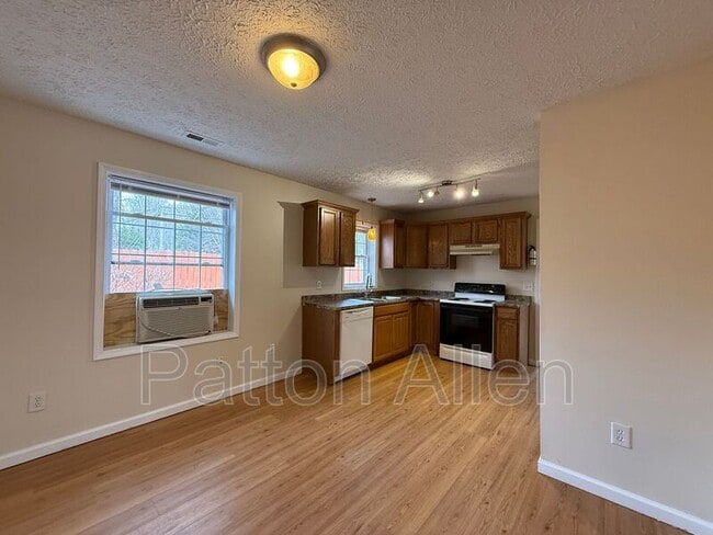 Building Photo - 2 Jenny St