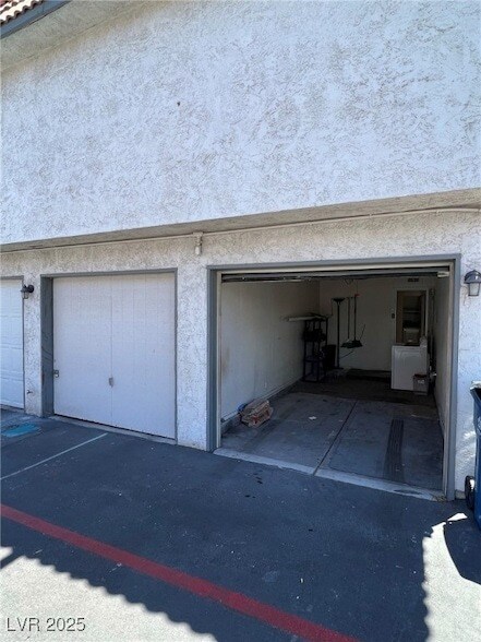 Building Photo - 913 Willow Tree Dr