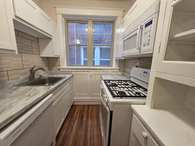 Building Photo - 3143 Halliday Ave