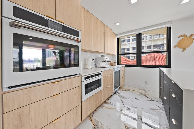 Building Photo - 5480 N Ocean Dr