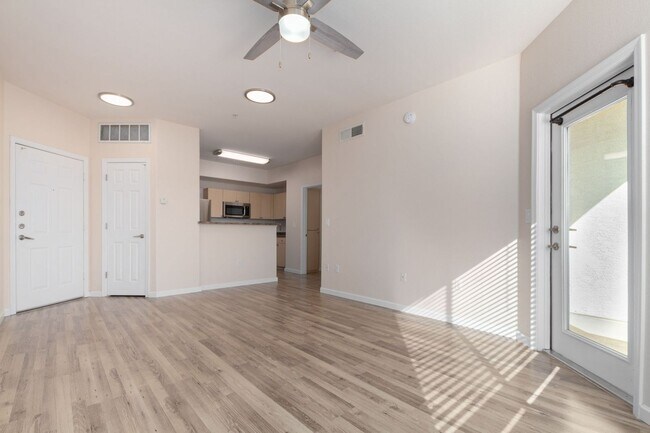 Building Photo - Condo in Union Hills