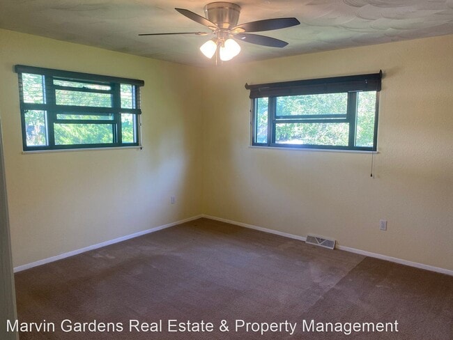 Building Photo - 4 br, 2 bath House - 646 Elliott St.