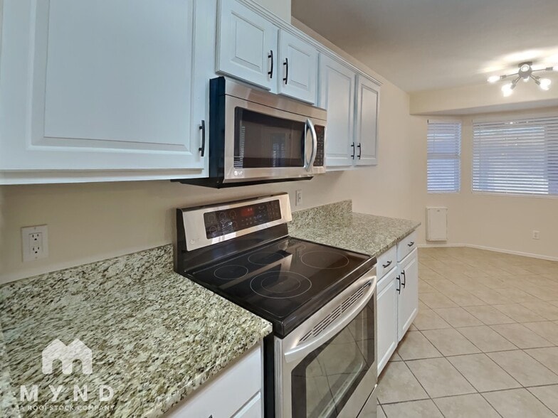 Building Photo - 1757 W Ray Ln