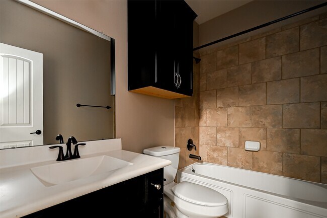 Building Photo - 17243 Lowell Lake Ln