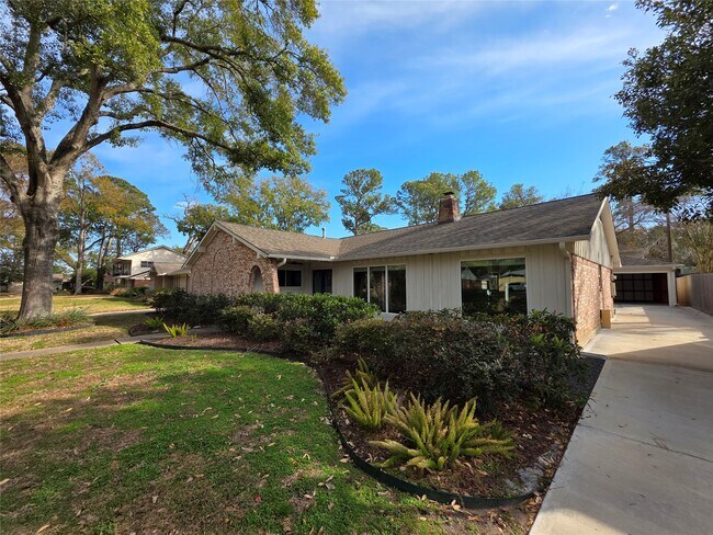 Building Photo - 11219 Valley Spring Dr