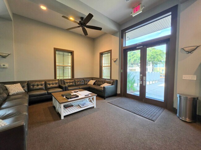 Building Photo - 1430 Regency Rd