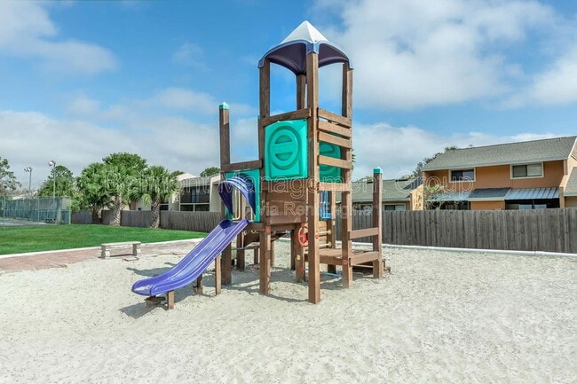 Building Photo - 2030 Cascades Blvd