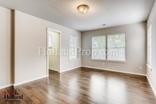 Building Photo - 977 NE 73rd Ave