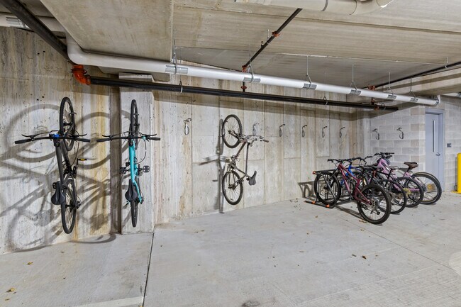 Building Photo - 8041 W Bluemound Rd