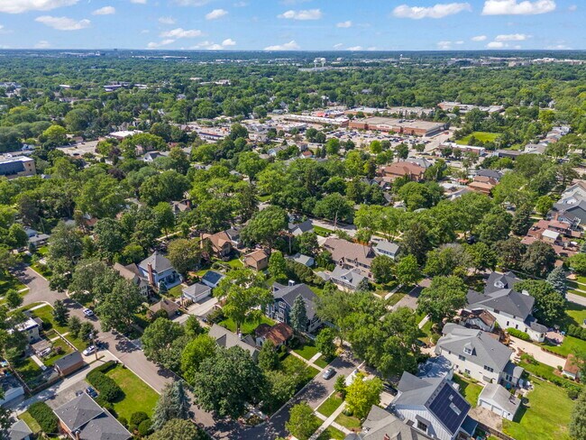 Building Photo - 715 N Brainard St