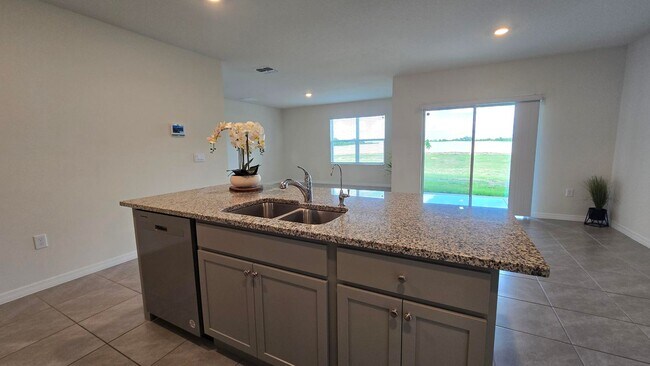 Building Photo - Beautiful 4 Bedroom, 2 bath home is Availa...