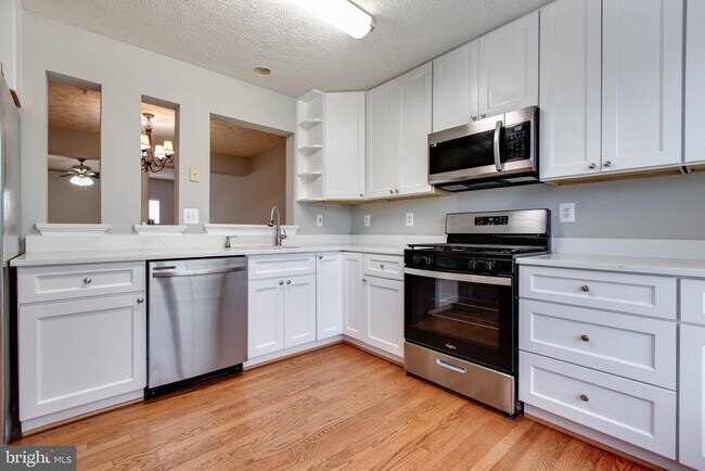 Building Photo - 3318 Hibiscus Ct