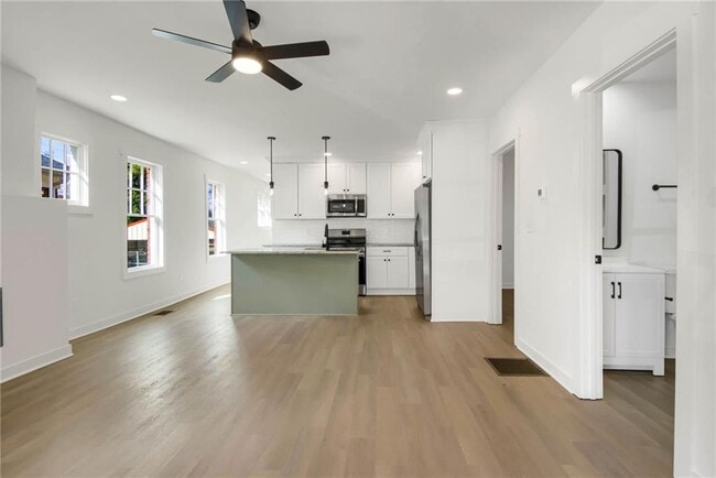 Building Photo - 1129 Larosa Terrace SW