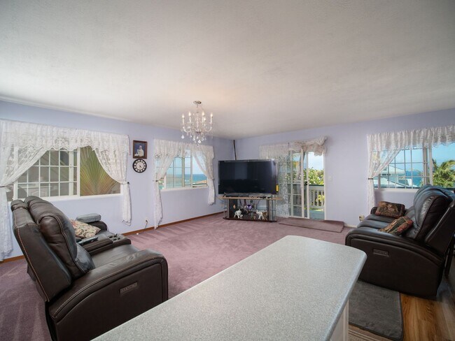 Building Photo - Luxury Maui Living in a Spacious Wailuku Showpiece