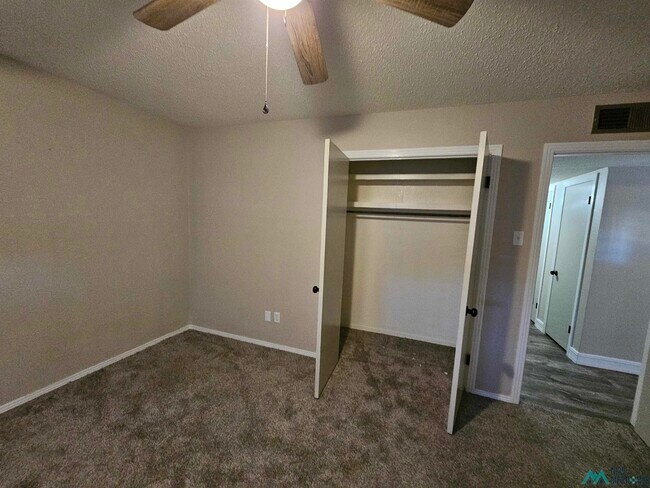 Building Photo - 201 Utah Dr