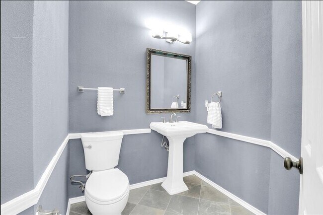 Building Photo - 304 Sparrow Hawk Dr