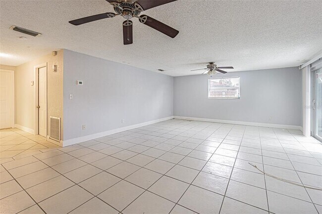 Building Photo - 6321 Spanish Main Dr