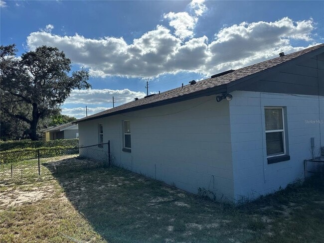 Building Photo - 517 N John St