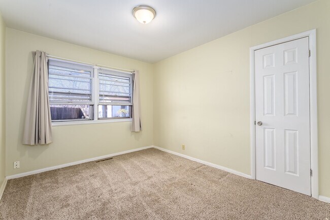 Building Photo - 6215 Independence St