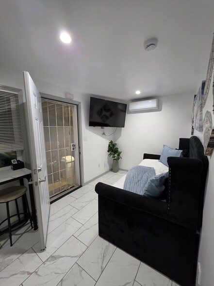 Living room/ kitchen - 124 E 135th St